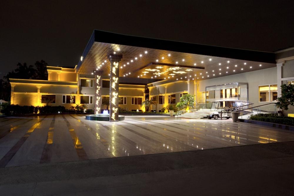 Atrio By Devam Hotel Gurgaon Ngoại thất bức ảnh