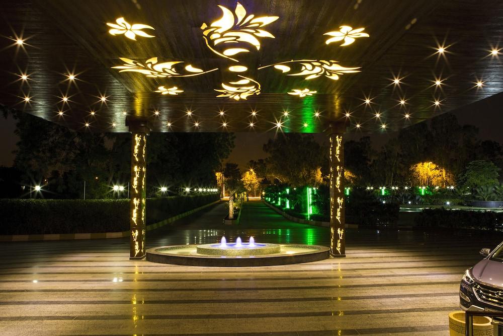Atrio By Devam Hotel Gurgaon Ngoại thất bức ảnh