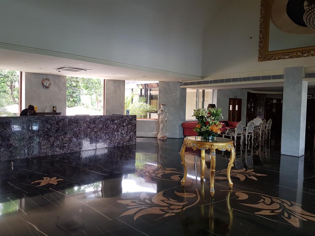 Atrio By Devam Hotel Gurgaon Ngoại thất bức ảnh