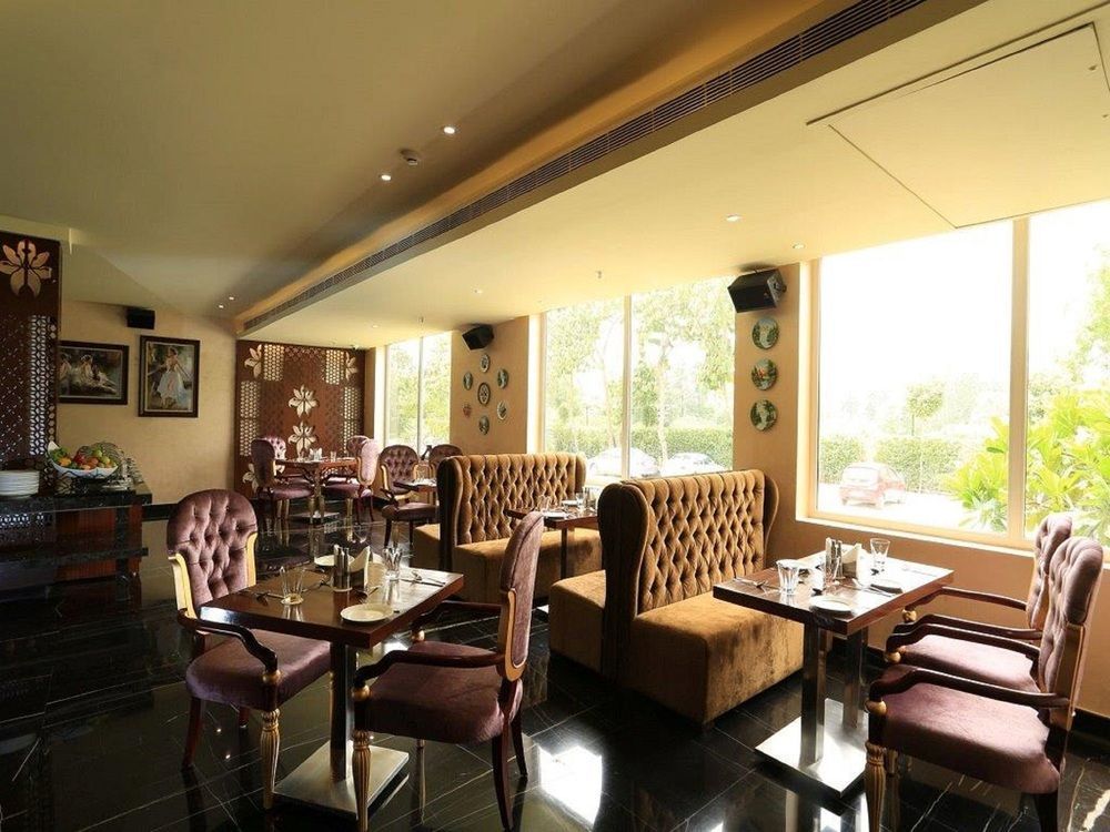 Atrio By Devam Hotel Gurgaon Ngoại thất bức ảnh