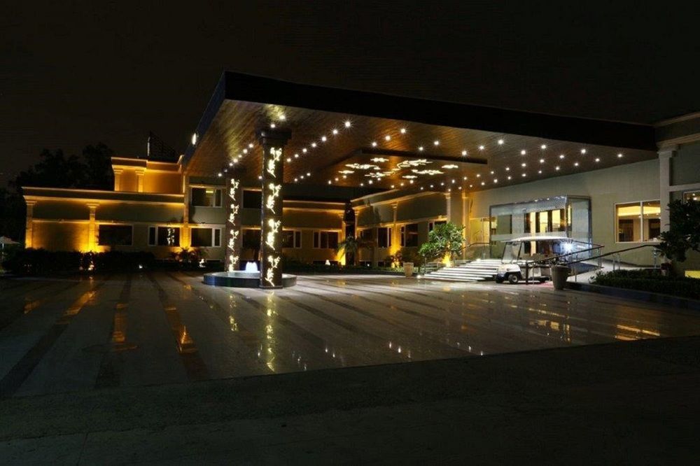 Atrio By Devam Hotel Gurgaon Ngoại thất bức ảnh