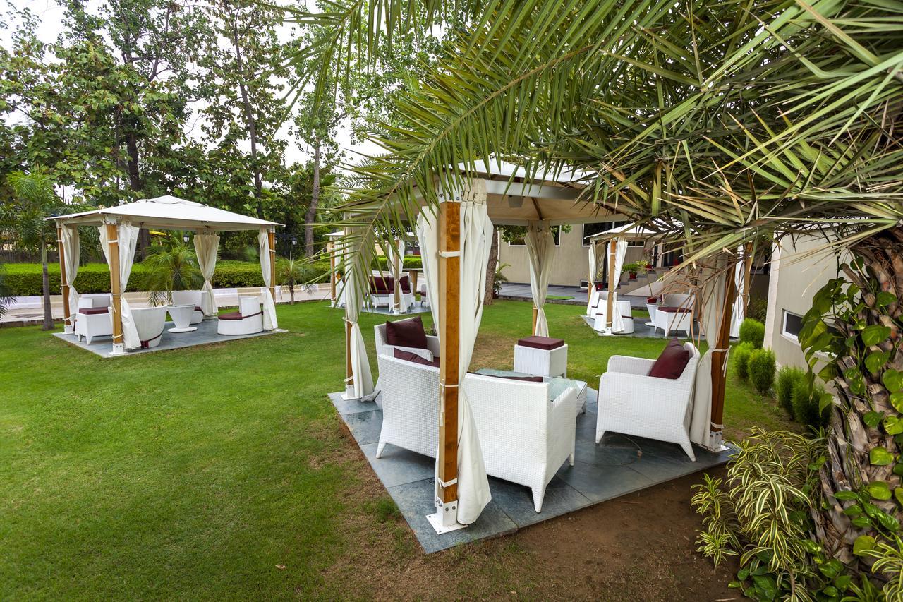Atrio By Devam Hotel Gurgaon Ngoại thất bức ảnh
